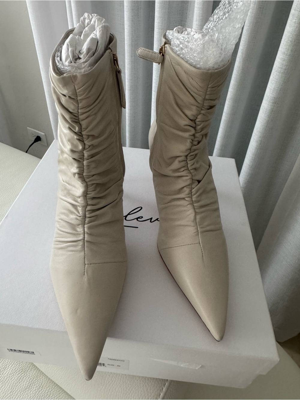 22 Elevee Boots !! Super Comfortable ❤️